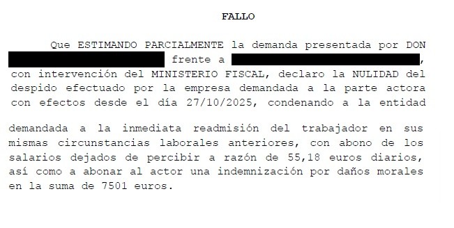 Fallo judicial declarando despido nulo con readmisión obligatoria e indemnización de 7.501 euros por daños morales