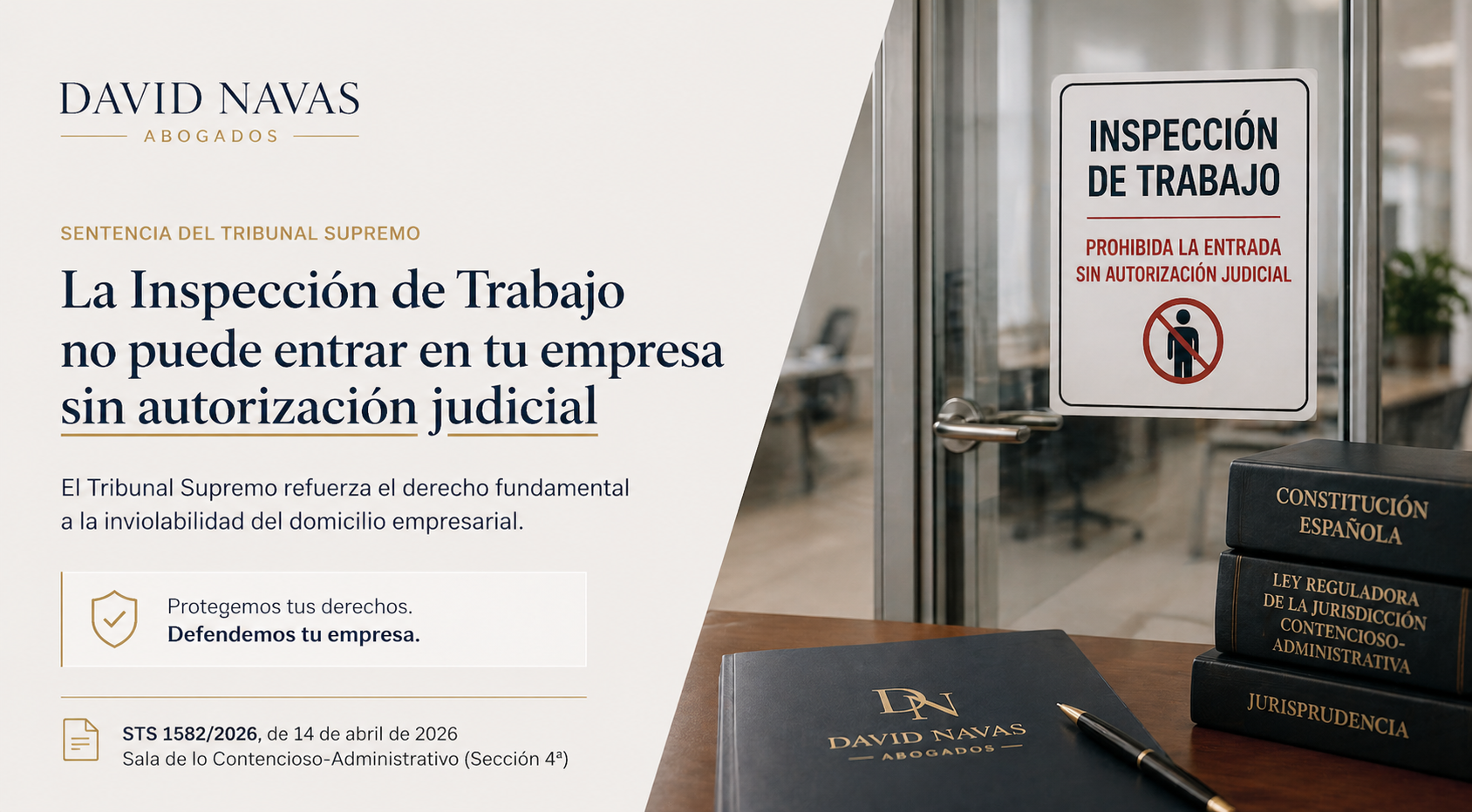 Puerta de acceso a nave industrial cerrada, representando el derecho de una empresa a impedir la entrada de la Inspección de Trabajo sin autorización judicial